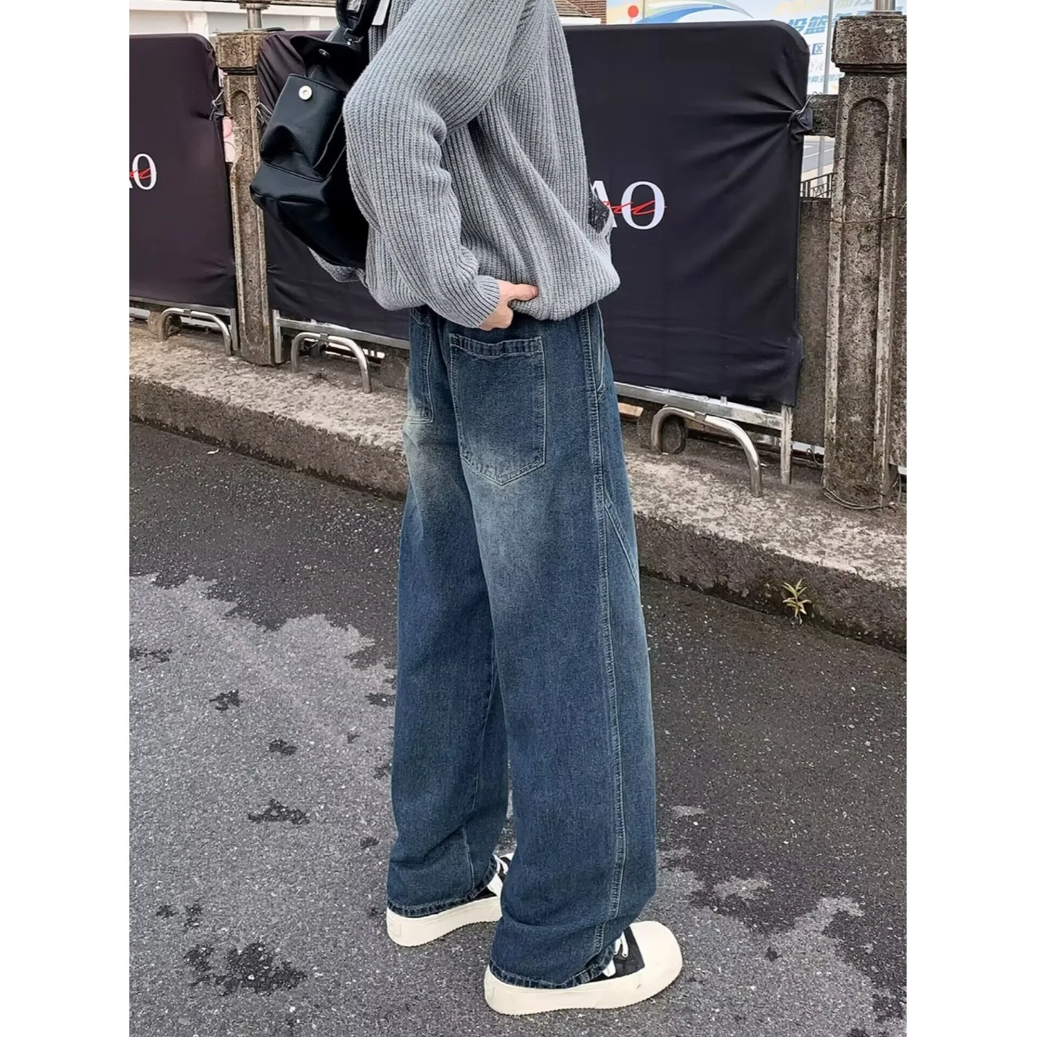 Мужские джинсы в стиле casual, свободного кроя, со средней посадкой, из полиэфирного волокна, не требующие глажки, в американском стиле.
Мужские джинсы в стиле casual, свободного кроя, со средней посадкой, из полиэфирного волокна, не требующие глажки, в американском стиле.