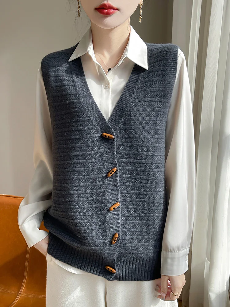 New Women's Wool Vest V-neck Sleeveless Horn Button Cardigan Soft Simple Style Cashmere Sweater 100% Merino Wool Knitwear Solid
New Women's Wool Vest V-neck Sleeveless Horn Button Cardigan Soft Simple Style Cashmere Sweater 100% Merino Wool Knitwear Solid