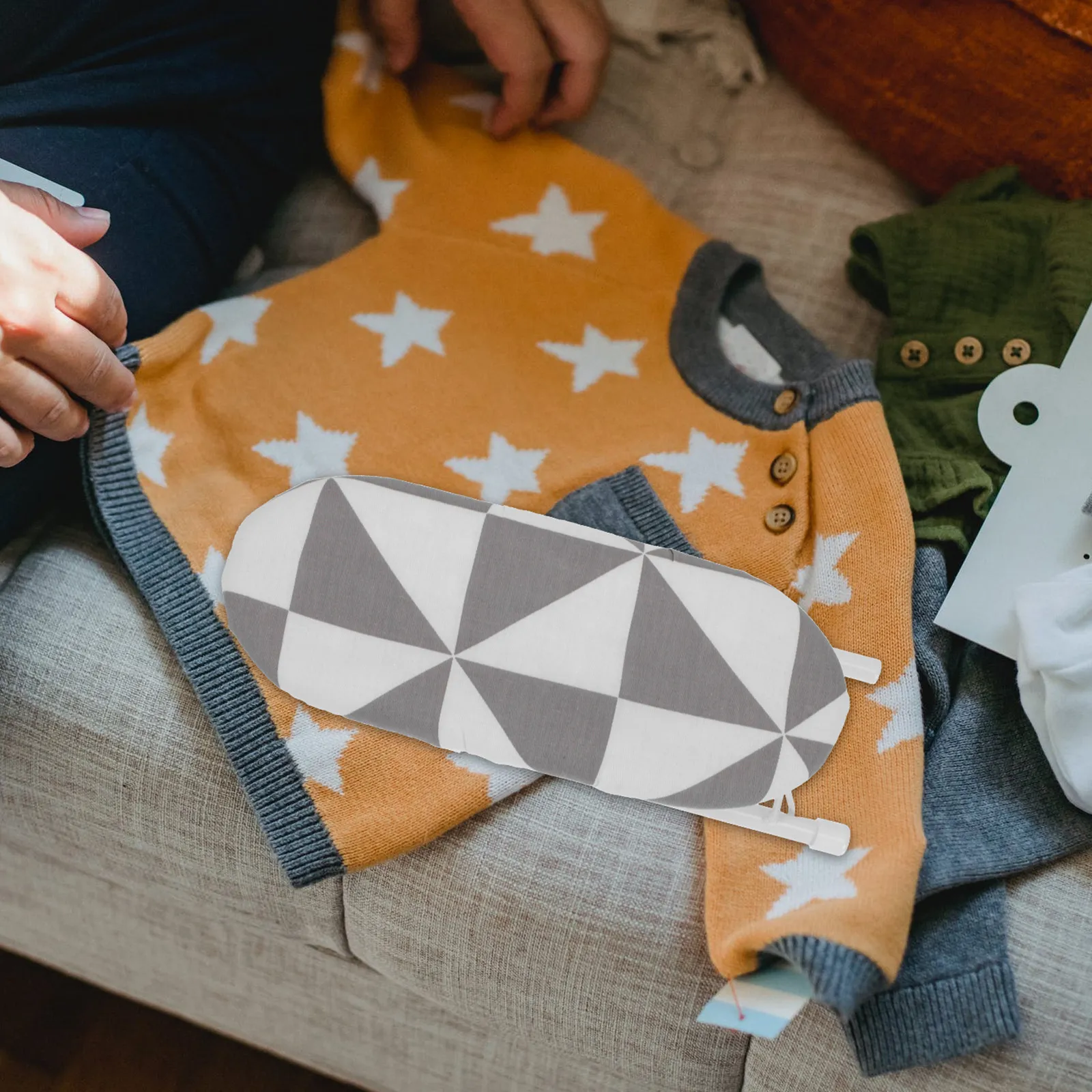 1Pcs Mini Ironing Board Folding Thickened Support Oval Panel for Cuffs Collar Sleeves Space-Saving Portable Home Travel Ironing
1Pcs Mini Ironing Board Folding Thickened Support Oval Panel for Cuffs Collar Sleeves Space-Saving Portable Home Travel Ironing