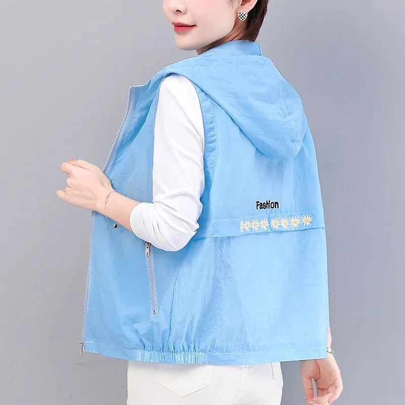 Spring Summer Embroidery Thin Sleeveless Jackets New Oversized 4XL Women's Hooded Vest Loose Lightweight Waistcoat Casual Tops
Spring Summer Embroidery Thin Sleeveless Jackets New Oversized 4XL Women's Hooded Vest Loose Lightweight Waistcoat Casual Tops