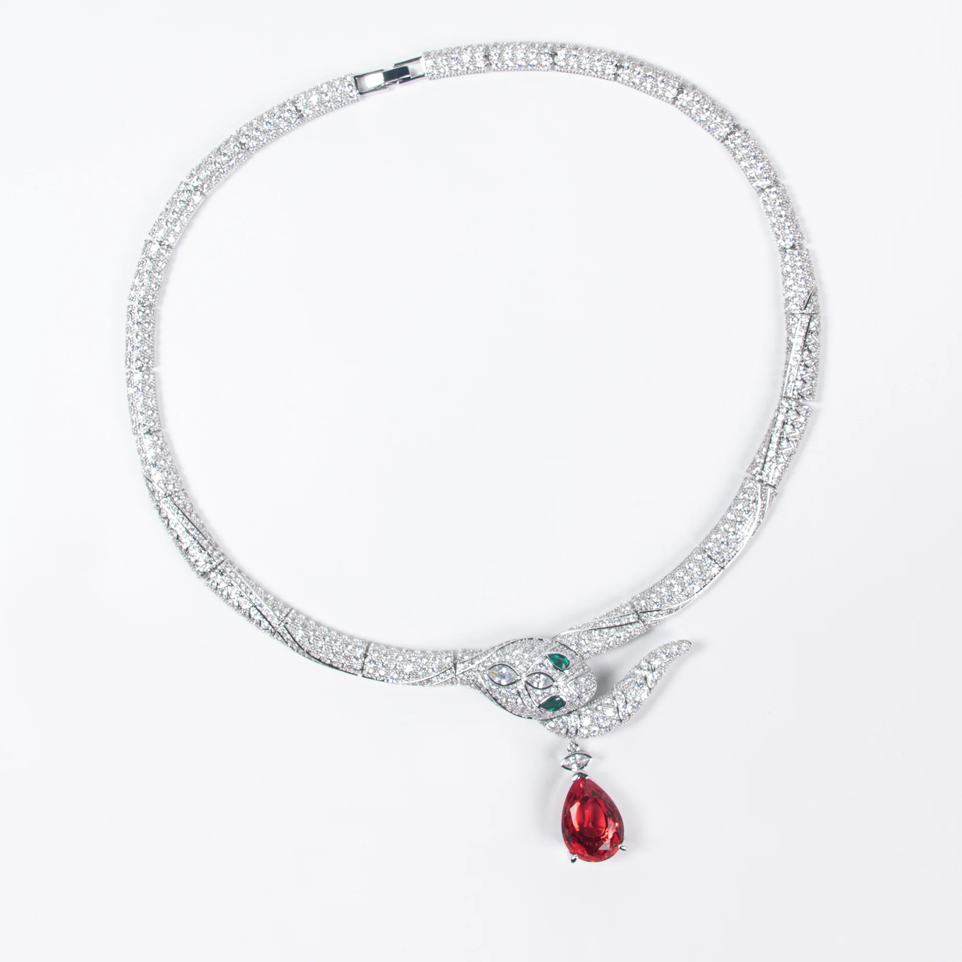 Горячая Распродажа в Дубае, ювелирные изделия в виде змеи с каплями воды, комплект из двух предметов, ювелирные изделия, модное ожерелье с бриллиантами, серьги, комплект банкетных украшений для женщин
Горячая Распродажа в Дубае, ювелирные изделия в виде змеи с каплями воды, комплект из двух предметов, ювелирные изделия, модное ожерелье с бриллиантами, серьги, комплект банкетных украшений для женщин