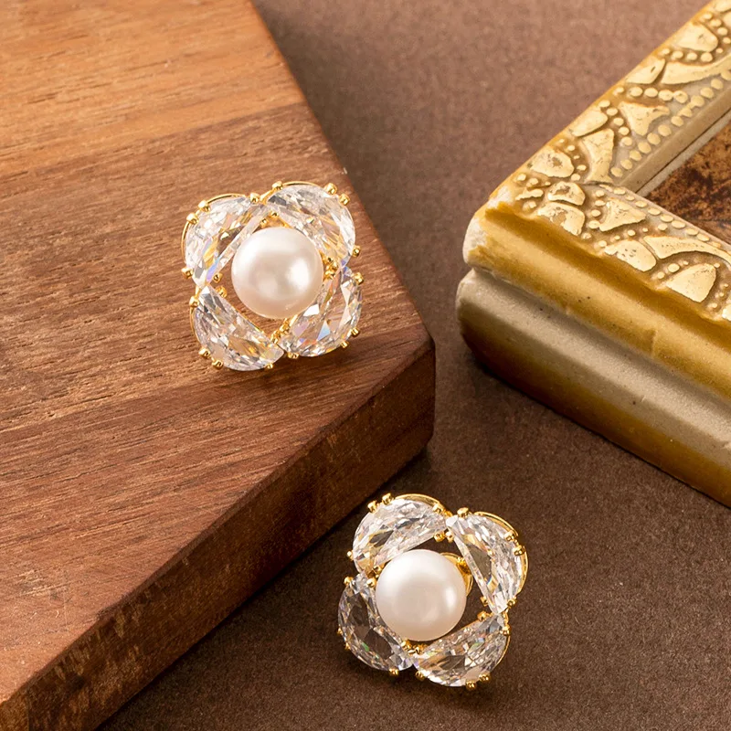 Fashionable and luxurious small fragrance set with zircon natural freshwater pearl earrings, versatile commuting earrings
Fashionable and luxurious small fragrance set with zircon natural freshwater pearl earrings, versatile commuting earrings