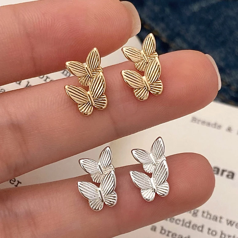 Минималистичные милые серьги-гвоздики PONYKISS из стерлингового серебра 925 пробы в виде бабочки для женщин миниатюрные Насекомые ювелирные изделия аксессуары
Минималистичные милые серьги-гвоздики PONYKISS из стерлингового серебра 925 пробы в виде бабочки для женщин миниатюрные Насекомые ювелирные изделия аксессуары