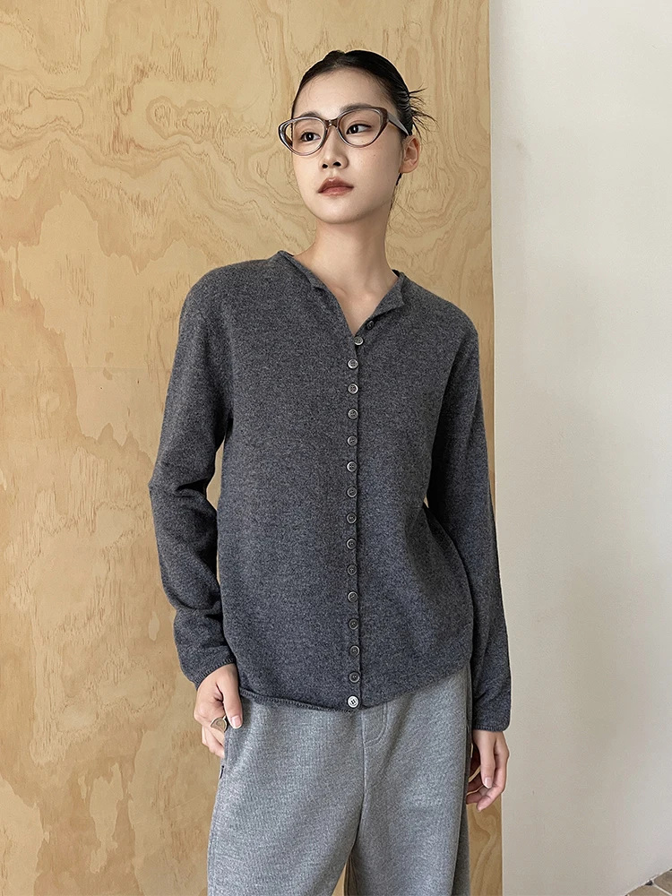 Мягкий, приятный к телу шерстяной женский кардиган свободного кроя с пуговицами и манжетами, простой дизайн, длинный рукав
Мягкий, приятный к телу шерстяной женский кардиган свободного кроя с пуговицами и манжетами, простой дизайн, длинный рукав