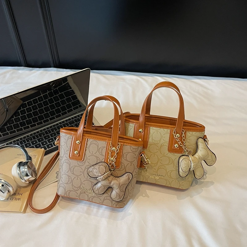 Luxury Brand Women's Messenger Bag Leather Crossbody Bag Shoulder Bag Handbag Famous Designer Elegant
Luxury Brand Women's Messenger Bag Leather Crossbody Bag Shoulder Bag Handbag Famous Designer Elegant