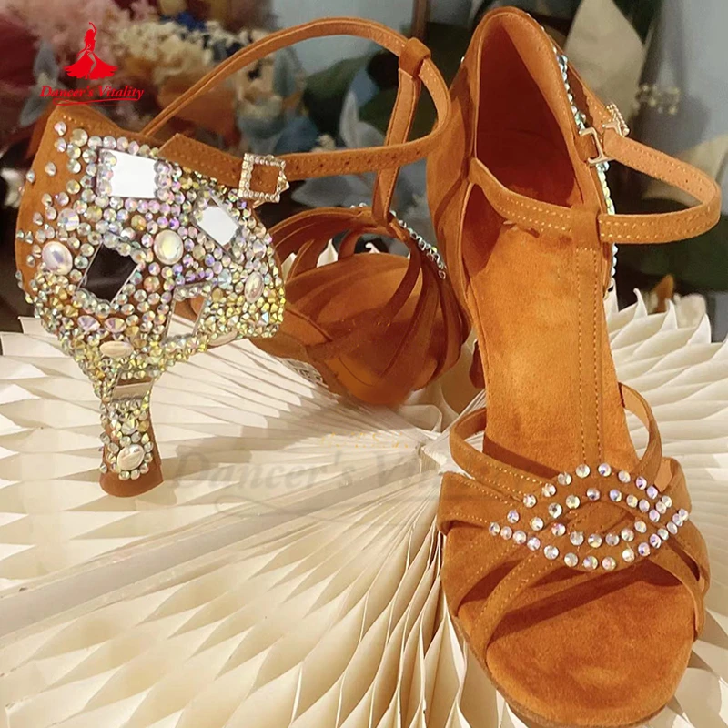 Dance Shoes with Diamond New Latin Dance Shoes Factory Customized Adult Female Soft Sole Rumba Chacha Latin Shoes
Dance Shoes with Diamond New Latin Dance Shoes Factory Customized Adult Female Soft Sole Rumba Chacha Latin Shoes