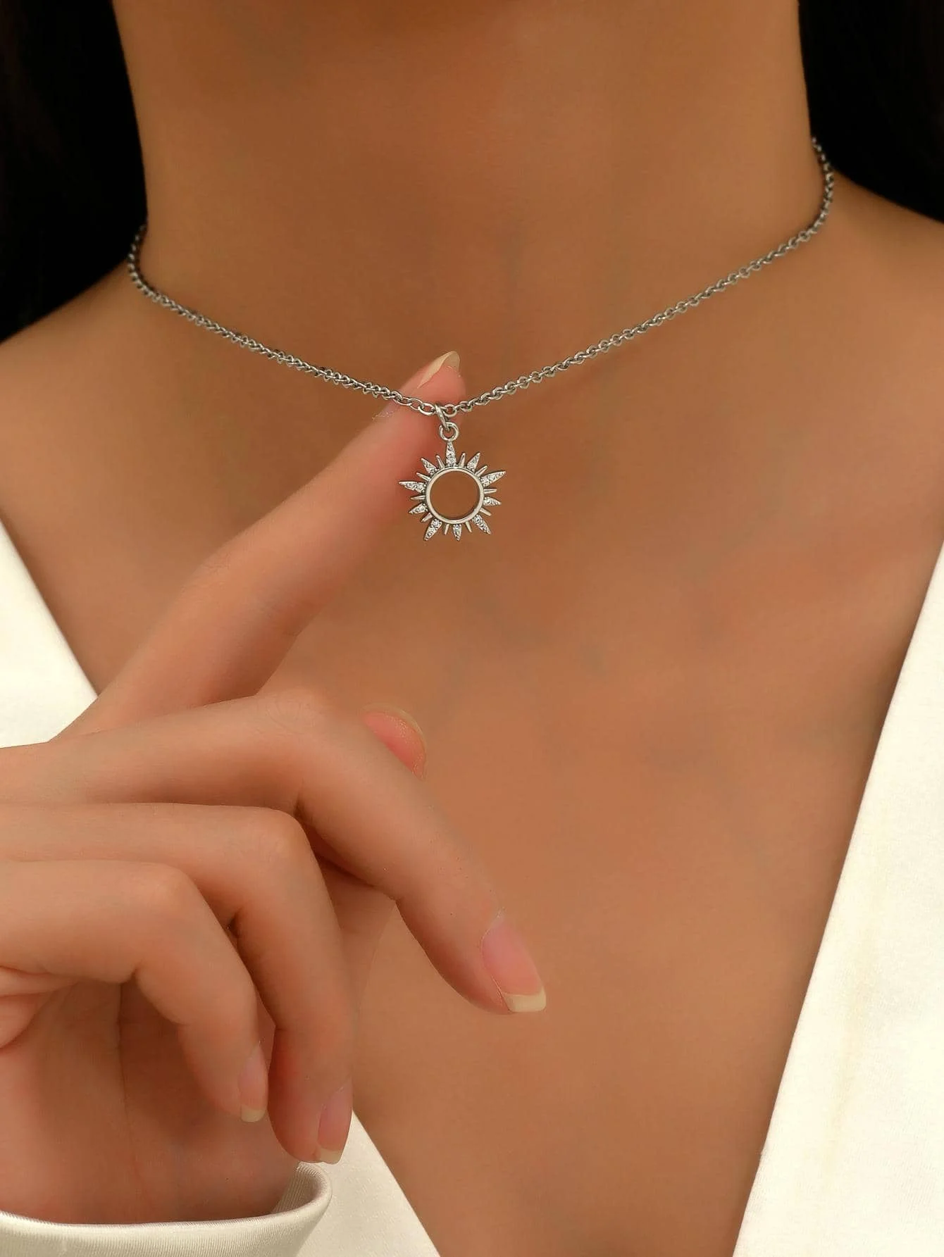 1pc minimalist sun pendant necklace for women perfect for everyday wear and daily commute
1pc minimalist sun pendant necklace for women perfect for everyday wear and daily commute