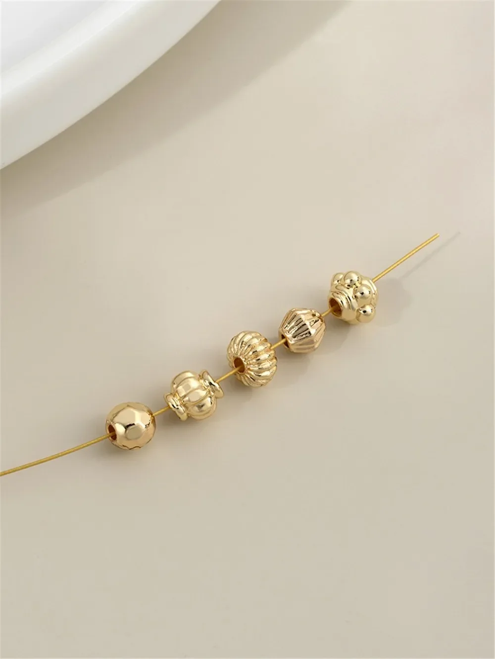 14K Gold-plated Bead Accessories DIY Cut Surface Beads Pumpkin Beads Lantern Beads Diamond Bracelet Loose Bead Jewelry Material
14K Gold-plated Bead Accessories DIY Cut Surface Beads Pumpkin Beads Lantern Beads Diamond Bracelet Loose Bead Jewelry Material
