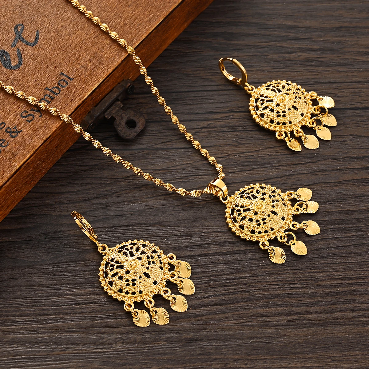 Gold Color jewelry For Women/Girls Necklace Earrings Pendant Set Accessories Birthday Party Gift
Gold Color jewelry For Women/Girls Necklace Earrings Pendant Set Accessories Birthday Party Gift