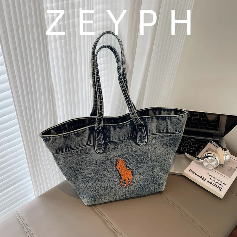 New Large Capacity Women's Shoulder Bag Fashionable High-End Casual Design for Stylish Storage
New Large Capacity Women's Shoulder Bag Fashionable High-End Casual Design for Stylish Storage