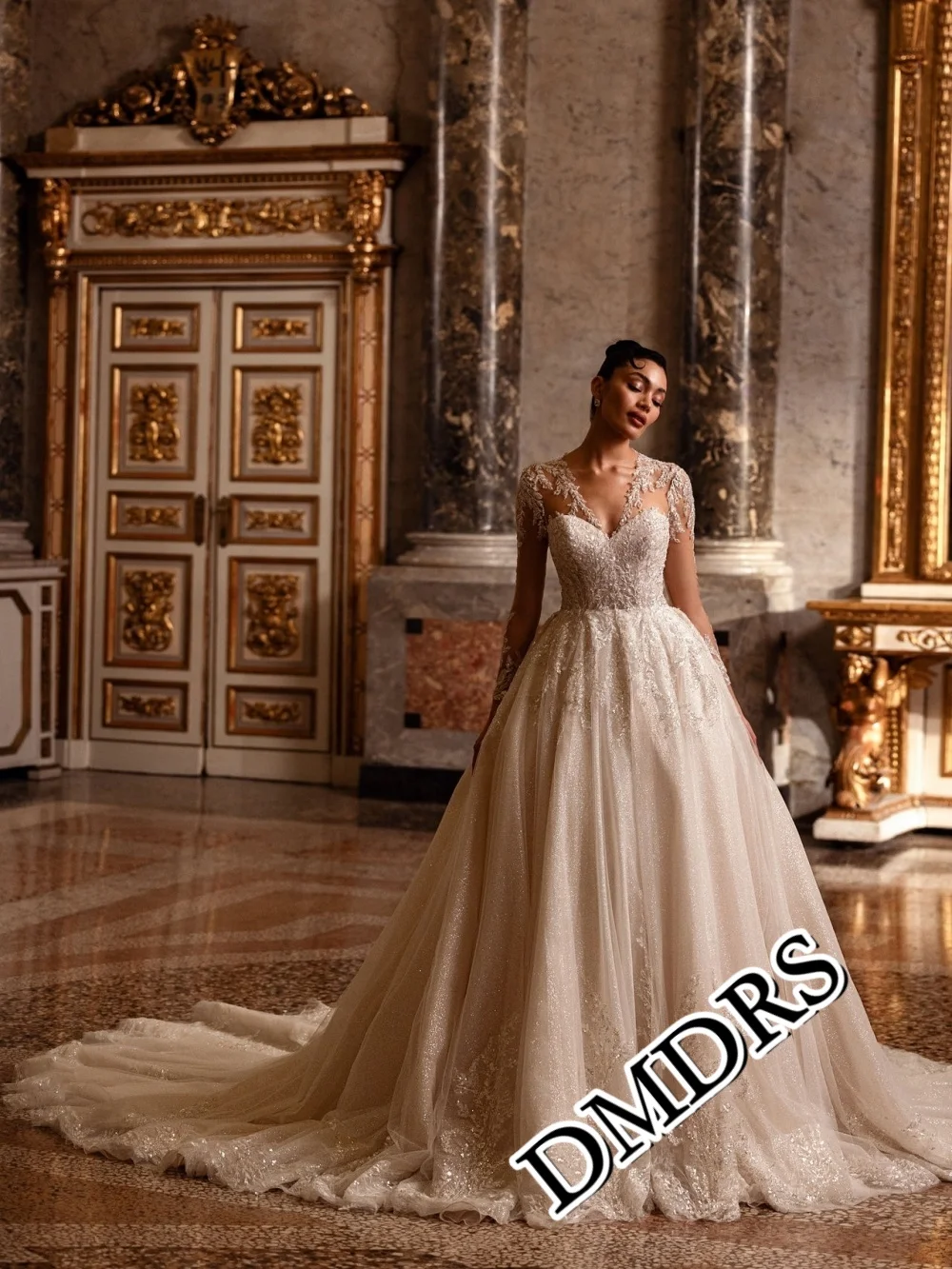 DMDRS Classic V-Neck Wedding Dress Romantic A-Line Bridal Gowns Charming Appliquéd Floor-Length Wedding Gowns
DMDRS Classic V-Neck Wedding Dress Romantic A-Line Bridal Gowns Charming Appliquéd Floor-Length Wedding Gowns