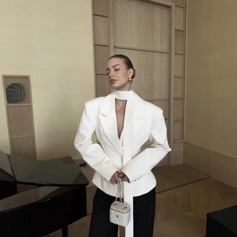 European and American style women's clothing 2025 fashion hot item Western solid color thin scarf lapel suit jacket
European and American style women's clothing 2025 fashion hot item Western solid color thin scarf lapel suit jacket
