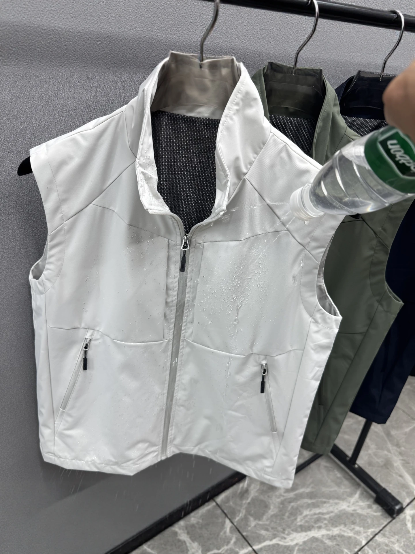 Outdoor Sports Elastic Vest Men's Spring Autumn Thin Qui Dry Breathable Waterproof Vest Hiking Mountain Climbing Casual Vest
Outdoor Sports Elastic Vest Men's Spring Autumn Thin Qui Dry Breathable Waterproof Vest Hiking Mountain Climbing Casual Vest