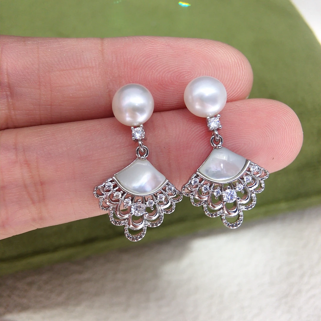 Серьги ZHBORUINI с пресноводным жемчугом и кружевной отделкой в стиле ретро и инкрустацией из натуральных ракушек, циркон, 7-8 мм, бусины для хлеба для танцевальных украшений
Серьги ZHBORUINI с пресноводным жемчугом и кружевной отделкой в стиле ретро и инкрустацией из натуральных ракушек, циркон, 7-8 мм, бусины для хлеба для танцевальных украшений