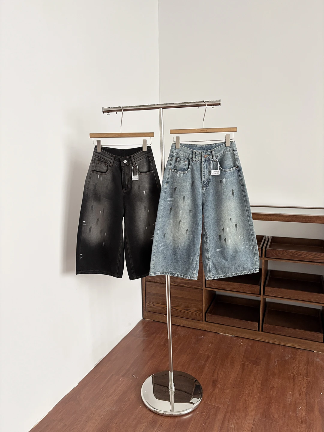 American Retro Chic Women's High Waist Straight Leg Wide Leg Jeans Summer New Style Versatile Seven-Foot Pants
American Retro Chic Women's High Waist Straight Leg Wide Leg Jeans Summer New Style Versatile Seven-Foot Pants