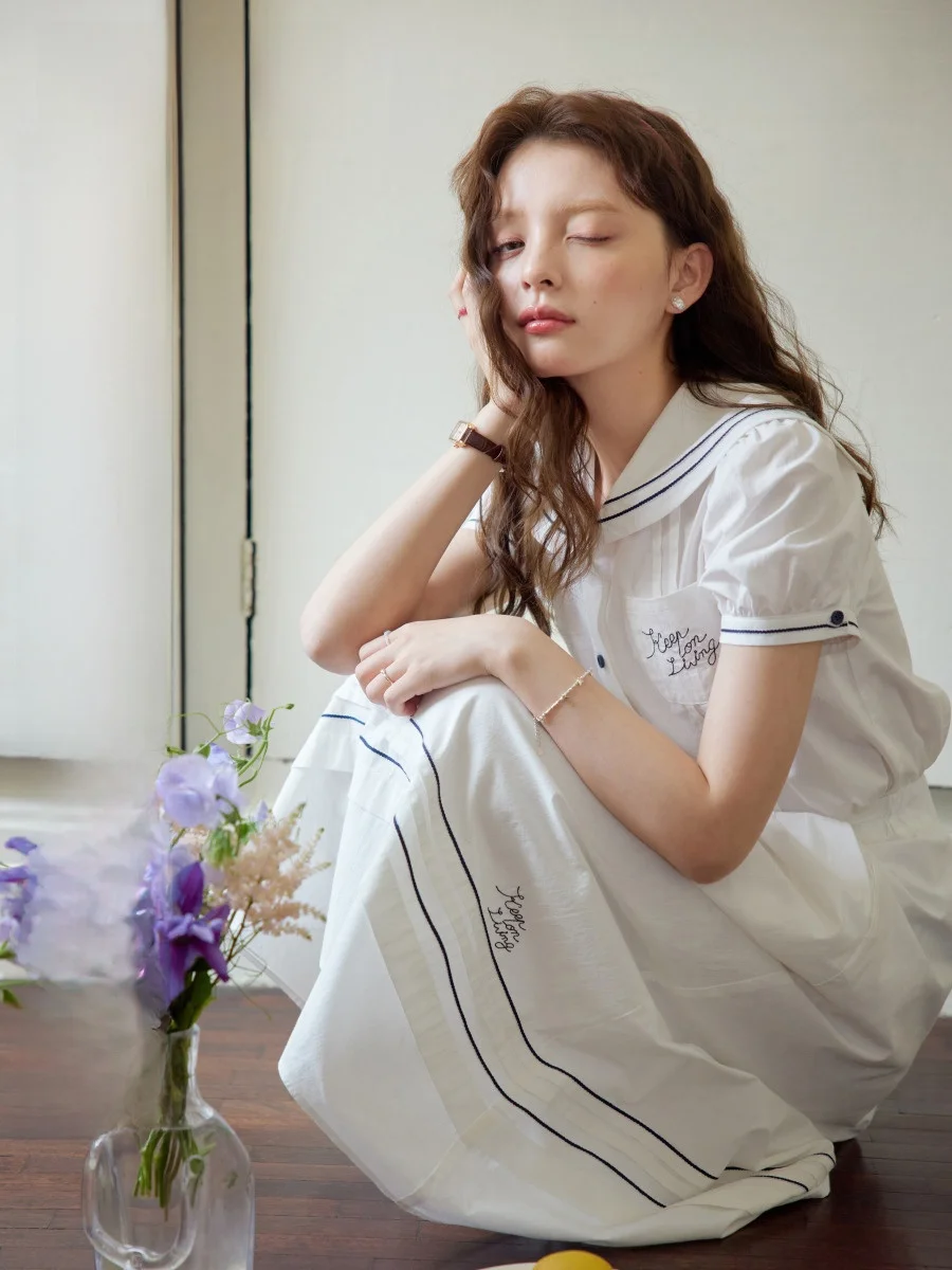 Белый и темно-синий комплект с юбкой и воротником f, женский летний винтажный костюм из двух предметов для колледжа, контрастный цвет, смесь хлопка на пуговицах
Белый и темно-синий комплект с юбкой и воротником f, женский летний винтажный костюм из двух предметов для колледжа, контрастный цвет, смесь хлопка на пуговицах