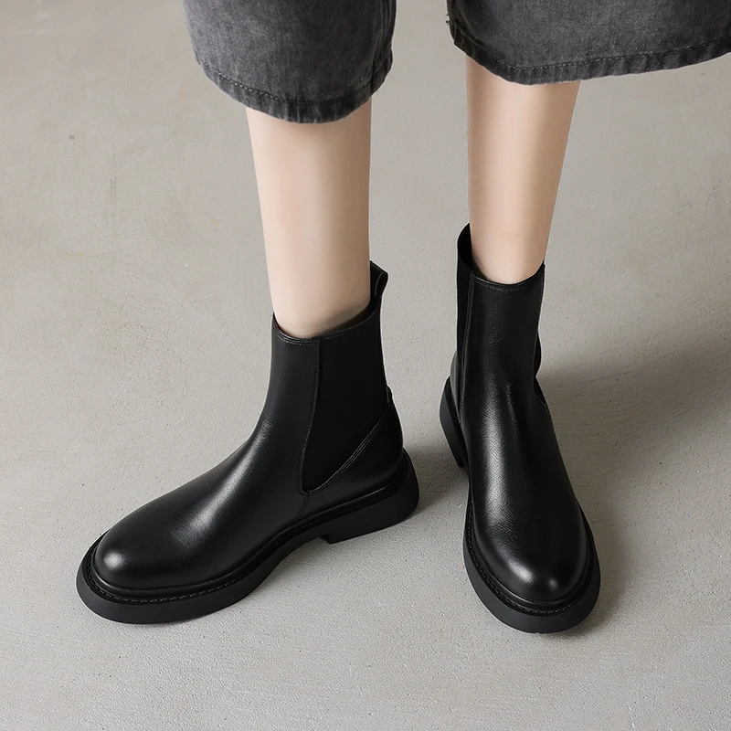 Women's Leather Chelsea Booties Low Heel Round Toe Slip-On Ankle Boots Cow Leather Comfortable & Stylish for Autumn/Winter 2024
Women's Leather Chelsea Booties Low Heel Round Toe Slip-On Ankle Boots Cow Leather Comfortable & Stylish for Autumn/Winter 2024