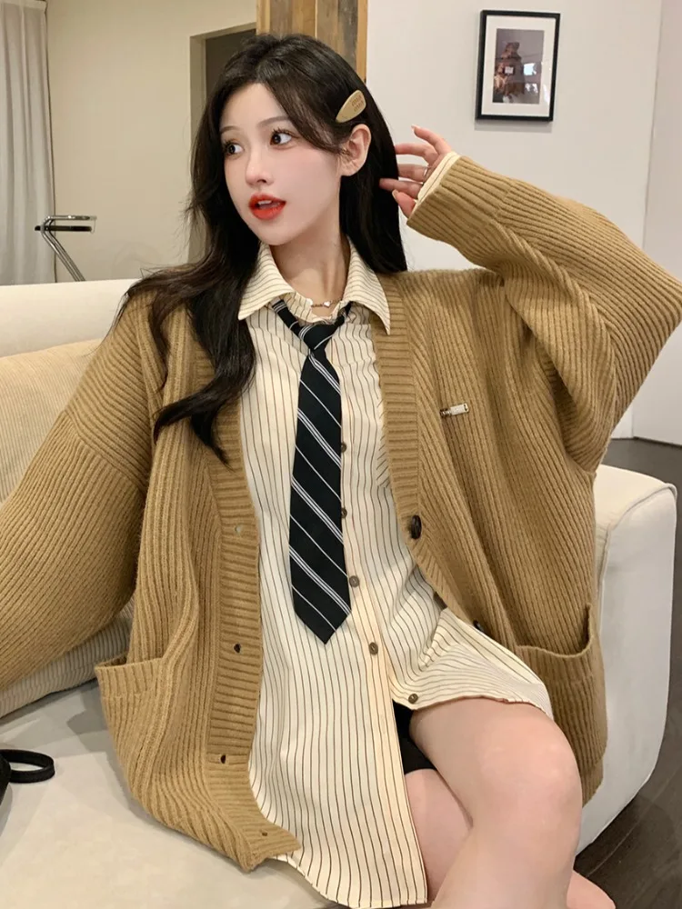 Elegant Striped Neck Loose Knitted Sweater Women's Lazy Style V-Neck Long Sleeve Shirt Korean Version Mid-Length Coat
Elegant Striped Neck Loose Knitted Sweater Women's Lazy Style V-Neck Long Sleeve Shirt Korean Version Mid-Length Coat