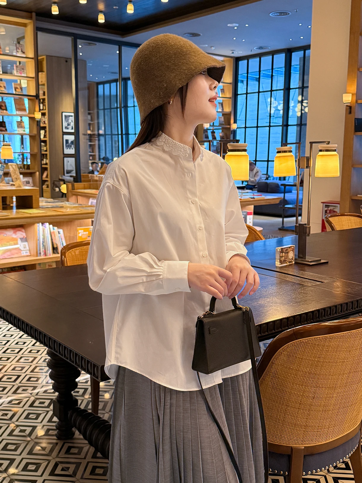 Long Velvet Cotton Ruffle Collar White irt 00-Tead Count French Sle Loose Fit Pure Cotton Long Sve Button-Up Women'...
Long Velvet Cotton Ruffle Collar White irt 00-Tead Count French Sle Loose Fit Pure Cotton Long Sve Button-Up Women'...