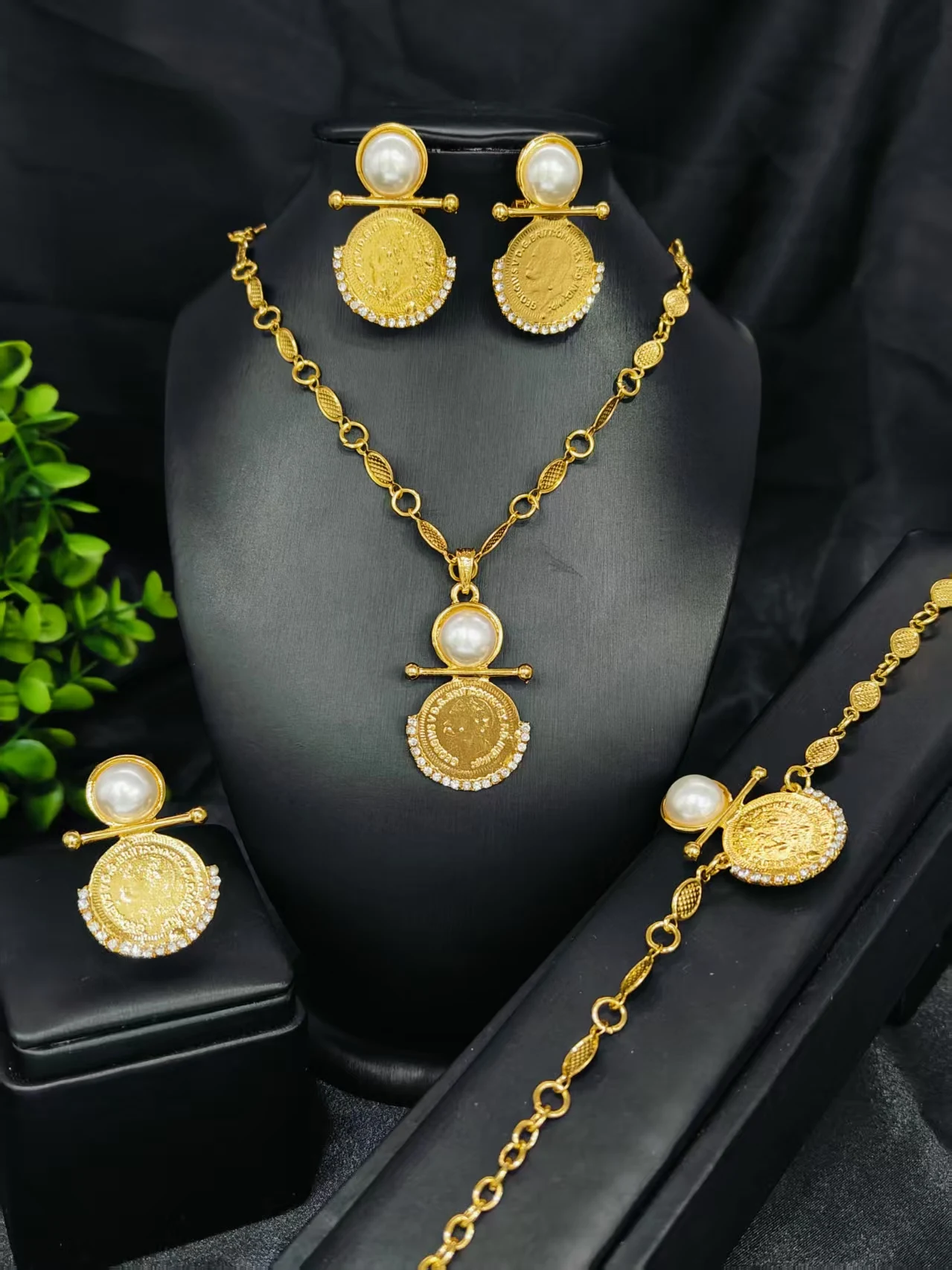 Necklace Earrings Ring Bracelet Set for Women Wedding Party Accessories Jewelry Set Gift
Necklace Earrings Ring Bracelet Set for Women Wedding Party Accessories Jewelry Set Gift