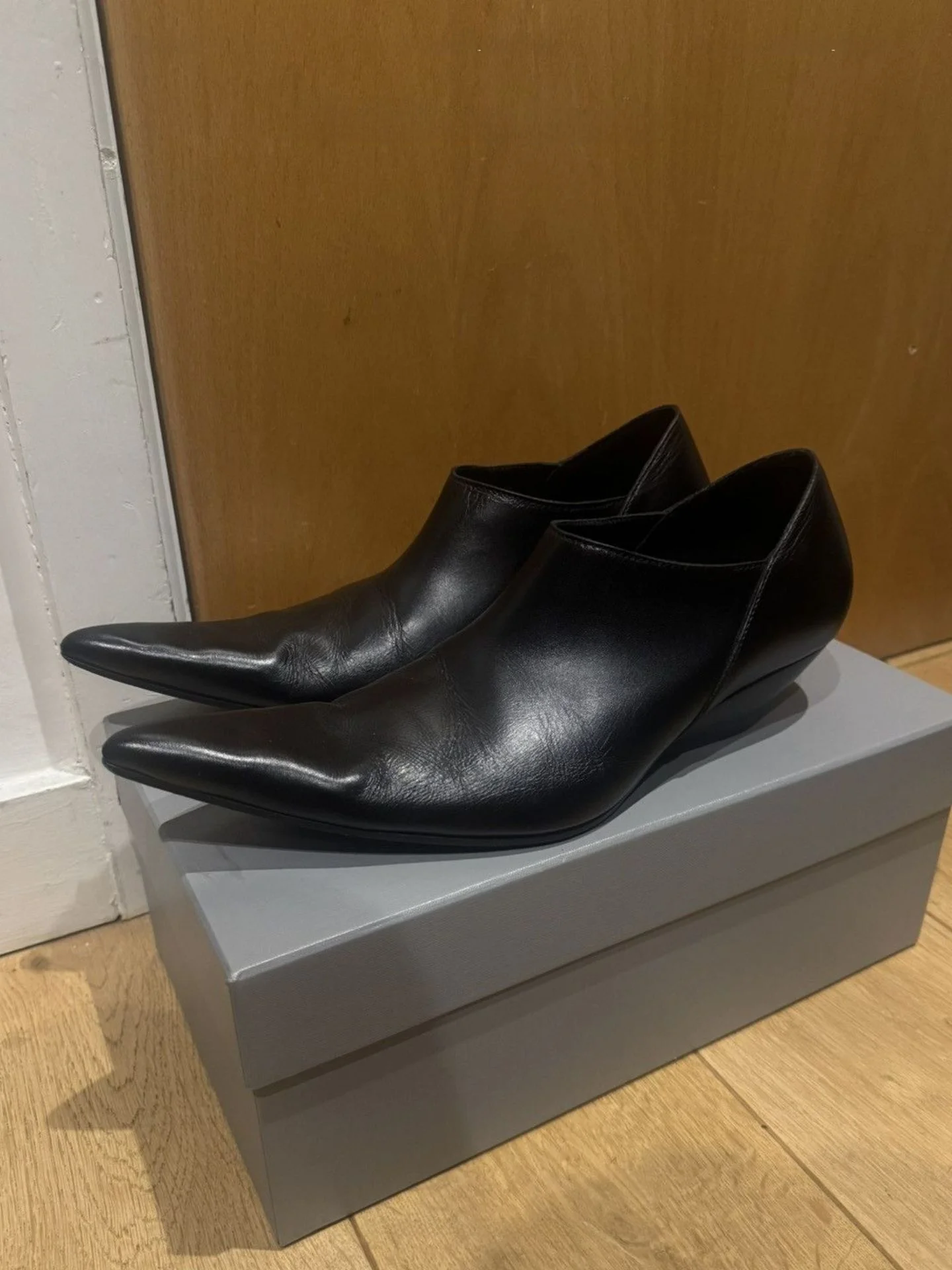 Мужские лоферы с острым носком Bla, повседневные кожаные туфли без шнуровки на каблуке Metro Loers, с перевернутым носком, маленькие ...
Мужские лоферы с острым носком Bla, повседневные кожаные туфли без шнуровки на каблуке Metro Loers, с перевернутым носком, маленькие ...