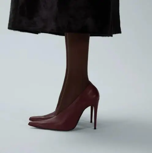 Burgunyd Black White Solid Leather Pointed Toe V Shape Front Shallow Pumps Women Thin Heels Run Way Zebra High Heel Shoes Lady
Burgunyd Black White Solid Leather Pointed Toe V Shape Front Shallow Pumps Women Thin Heels Run Way Zebra High Heel Shoes Lady
