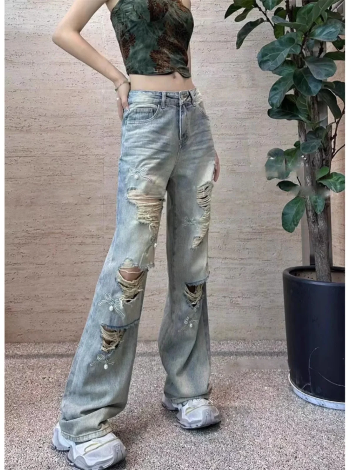Women's Denim Jeans Heavy Embroidery Knot Worn Hollow out High Waist Straight Leg Cotton Stretch Summer Fashion
Women's Denim Jeans Heavy Embroidery Knot Worn Hollow out High Waist Straight Leg Cotton Stretch Summer Fashion