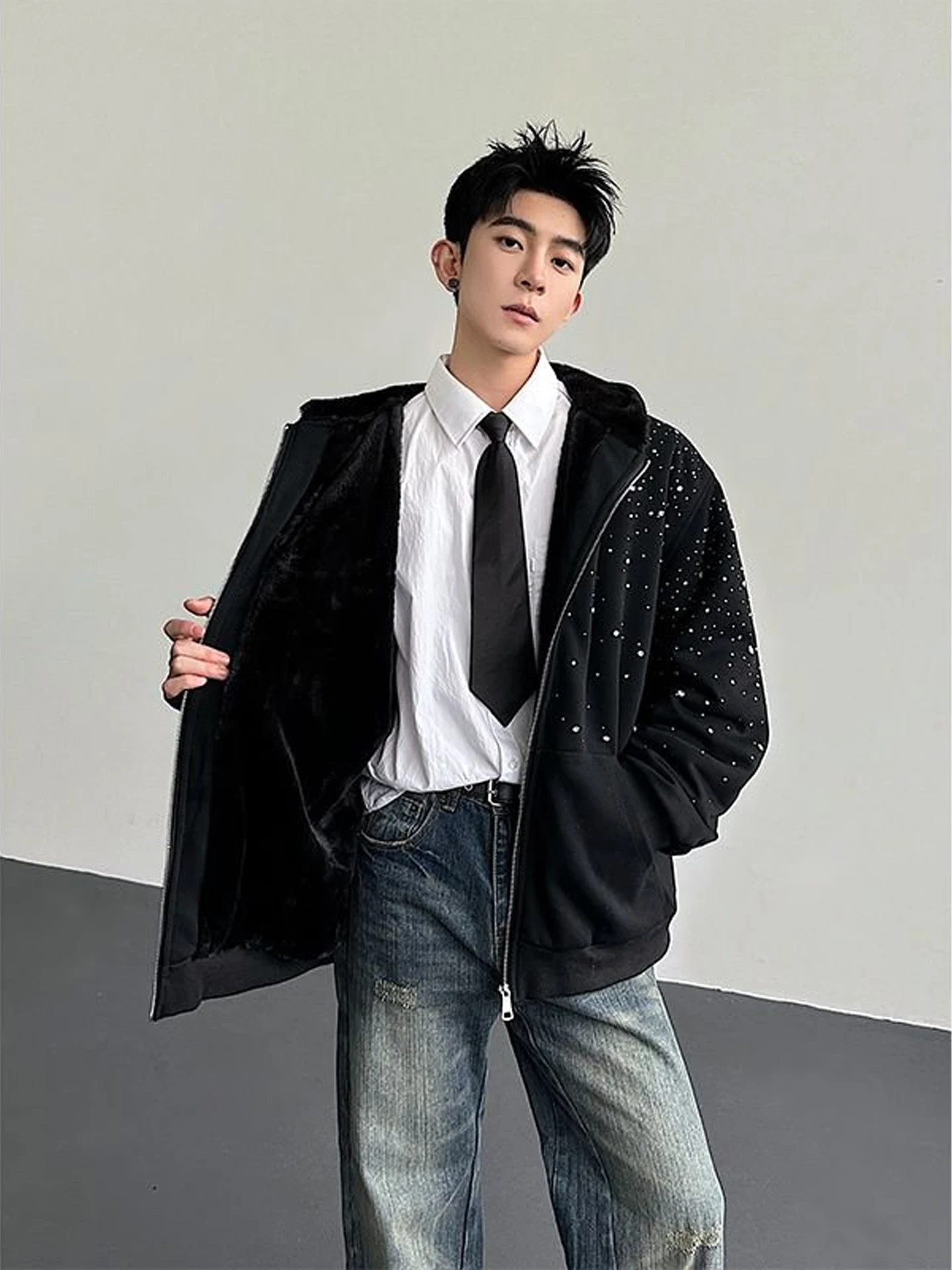 Cleanfit Heavyweight Hooded Jaet Men's Autumn Winter Warmth Design Rhinestone Embellied Sweatirt Faion Urban Sle
Cleanfit Heavyweight Hooded Jaet Men's Autumn Winter Warmth Design Rhinestone Embellied Sweatirt Faion Urban Sle
