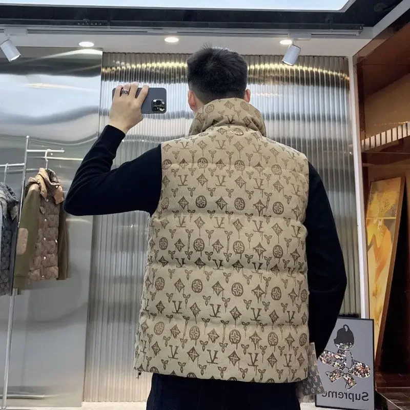 Men's thickened stand-up collar vest 2024 winter new letter jacquard thermal vest jacket
Men's thickened stand-up collar vest 2024 winter new letter jacquard thermal vest jacket