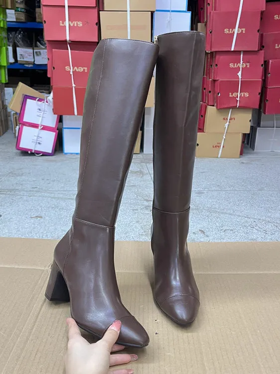 Модные женские сапоги с круглым носком, на высоком каблуке, с боковой молнией, универсальные высокие сапоги-ботфорты, облегающие ботильоны в европейском стиле
Модные женские сапоги с круглым носком, на высоком каблуке, с боковой молнией, универсальные высокие сапоги-ботфорты, облегающие ботильоны в европейском стиле