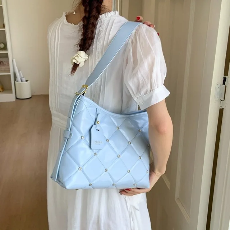 Classic Elegant Leather Diaper Bag Ladies Tote Handbag Large Capacity Best Superstar Show Simple Casual Trendy Solid Color
Classic Elegant Leather Diaper Bag Ladies Tote Handbag Large Capacity Best Superstar Show Simple Casual Trendy Solid Color