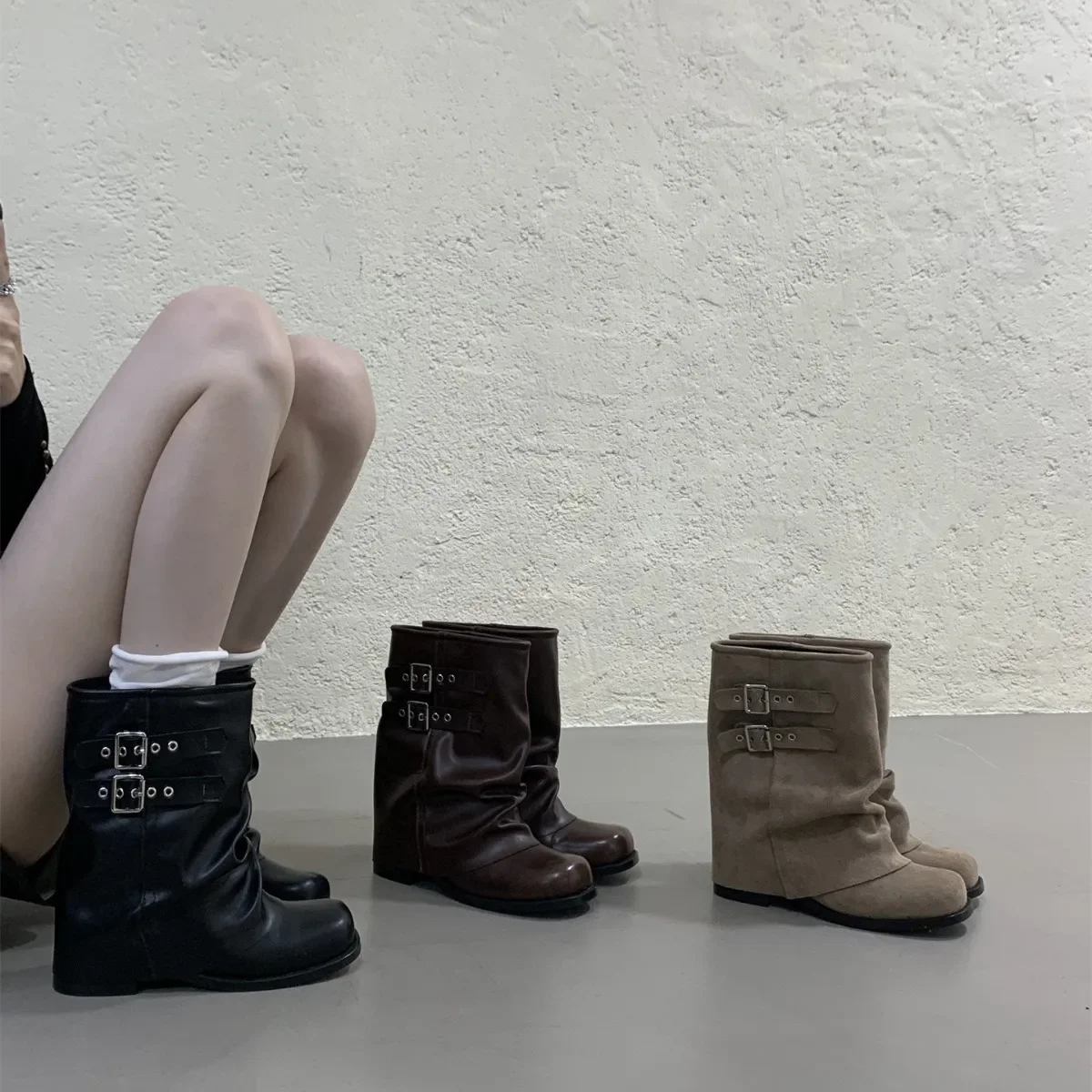 Vintage Thick Heel Women Western Ankle Boots Eelgant Belt Buckle Shoes Ladies Cosy Soft Leather Short Booties
Vintage Thick Heel Women Western Ankle Boots Eelgant Belt Buckle Shoes Ladies Cosy Soft Leather Short Booties