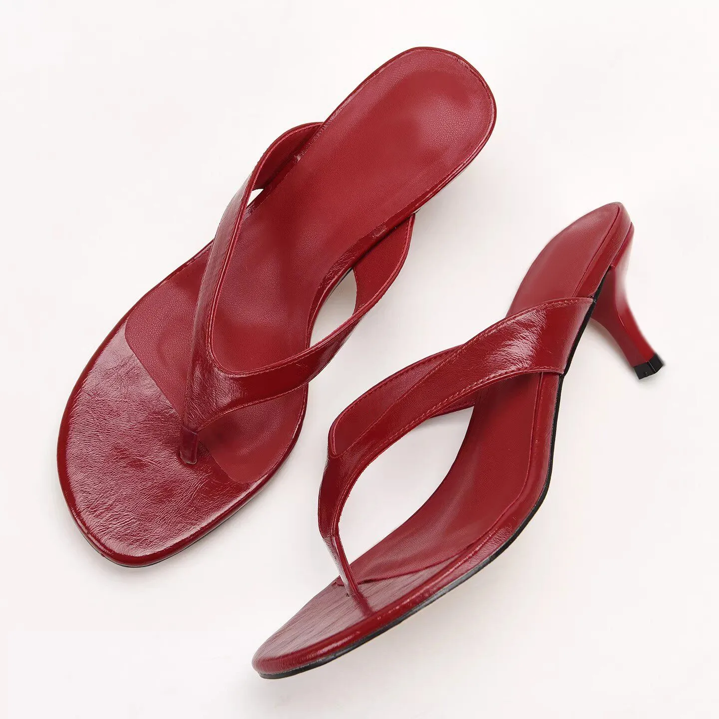 Women's Thong Sandals Flip-flops with High Heels, Thin Heels, Casual Versatile Style, Suitable for Wearing Out
Women's Thong Sandals Flip-flops with High Heels, Thin Heels, Casual Versatile Style, Suitable for Wearing Out