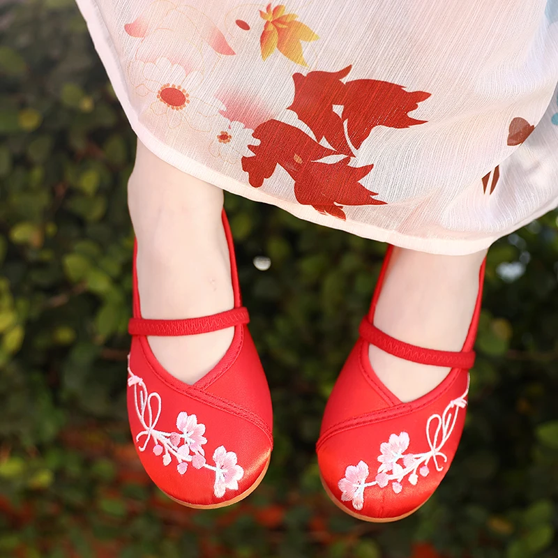 Новые детские вышитые туфли 2026 года: модные праздничные туфли для девочек, традиционные китайские туфли-ханьфу для детей, плоские туфли в китайском стиле
Новые детские вышитые туфли 2026 года: модные праздничные туфли для девочек, традиционные китайские туфли-ханьфу для детей, плоские туфли в китайском стиле