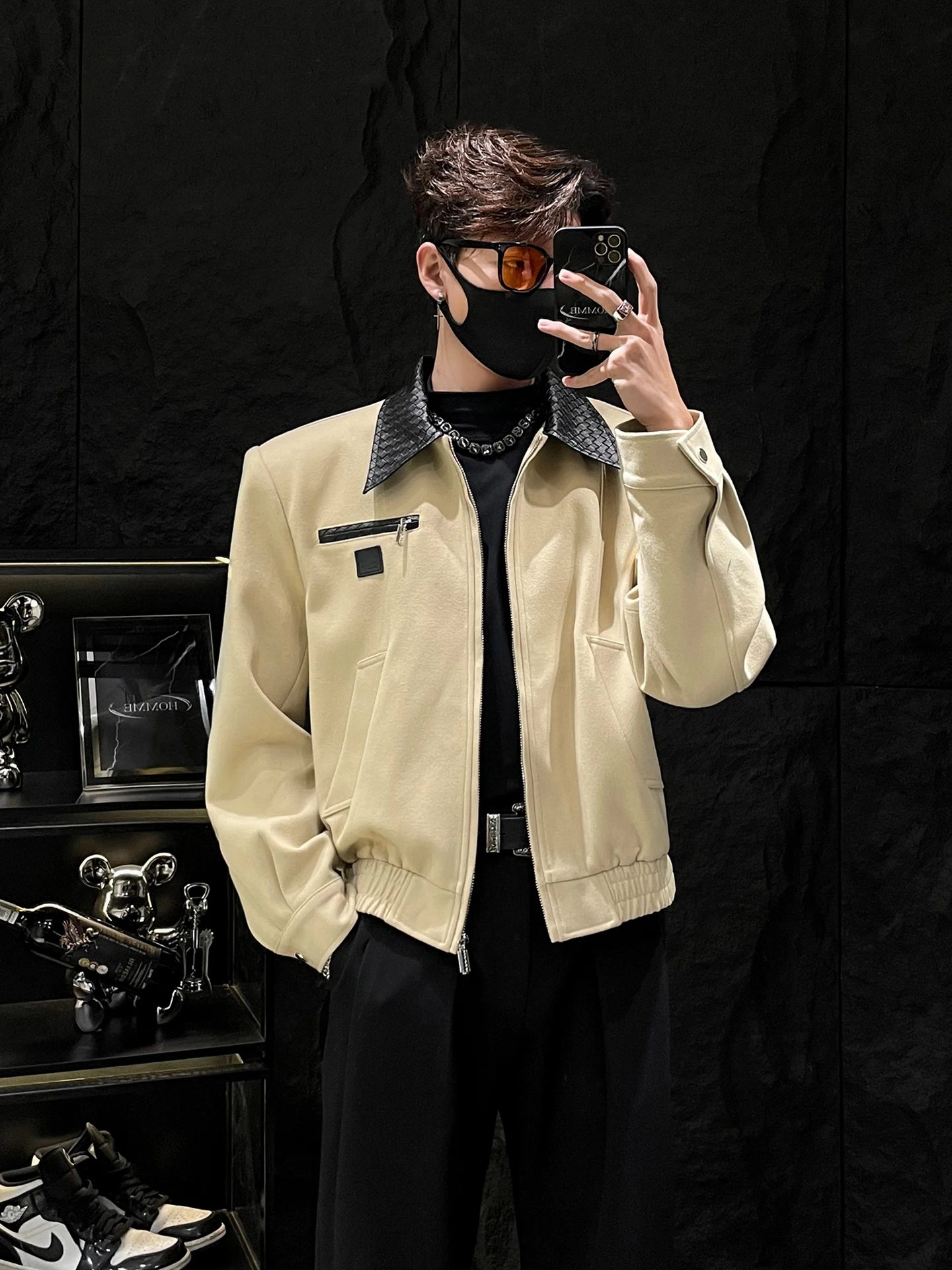 Кожаная куртка-пэчворк для мужчин, осенне-зимняя, новый дизайн, свободный крой, в корейском стиле, молодежная модная верхняя одежда, пальто
Кожаная куртка-пэчворк для мужчин, осенне-зимняя, новый дизайн, свободный крой, в корейском стиле, молодежная модная верхняя одежда, пальто