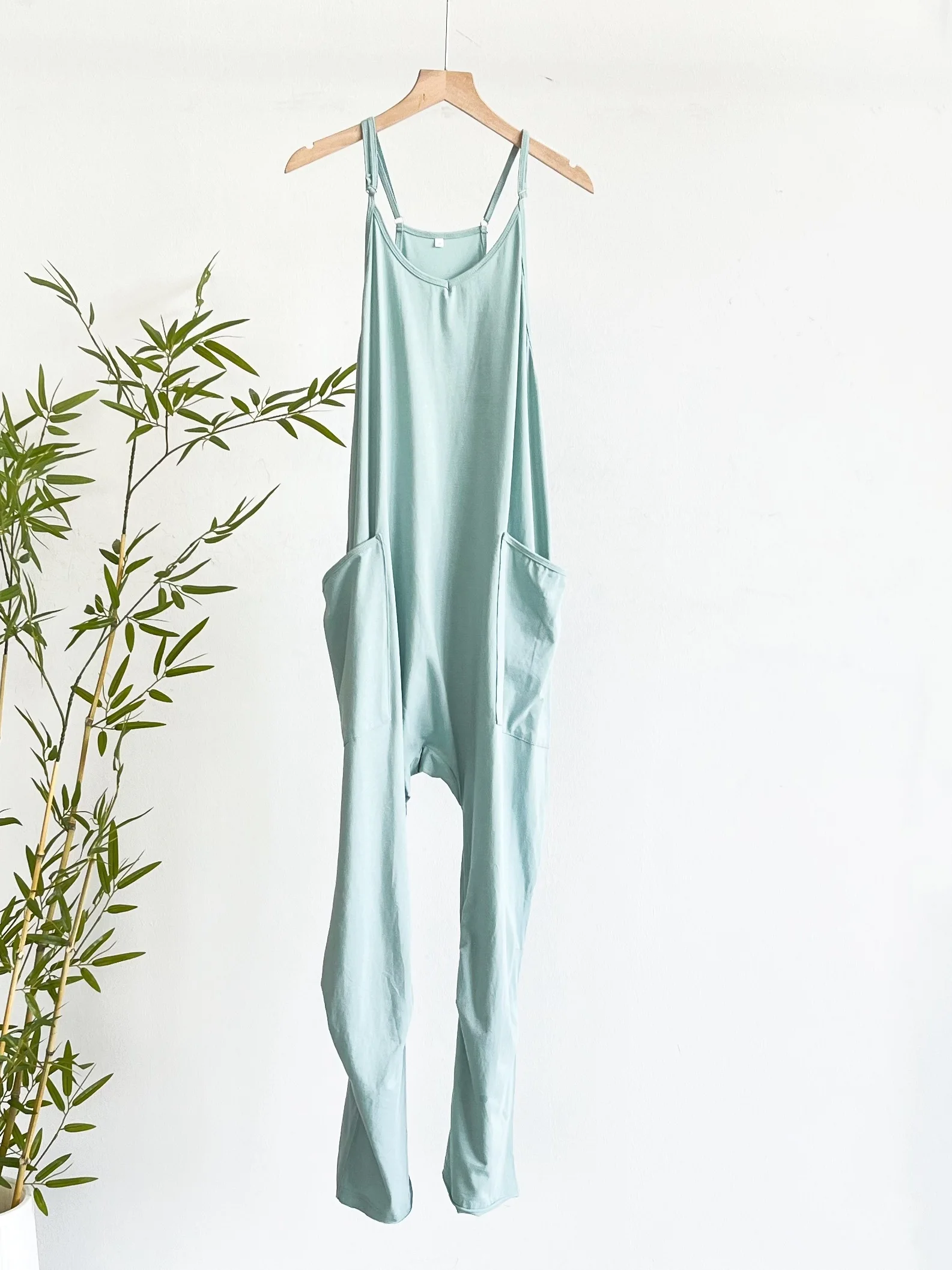 Повседневные летние модные брюки-карго в уличном стиле с цветными ремешками и большими карманами, женские комбинезоны
Повседневные летние модные брюки-карго в уличном стиле с цветными ремешками и большими карманами, женские комбинезоны