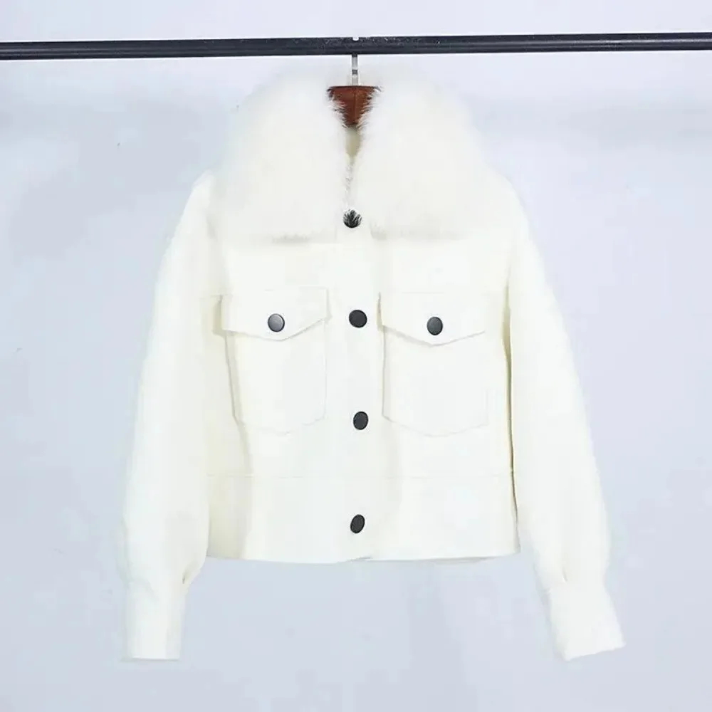 Новинка 2025 года, осенне-зимнее женское короткое повседневное свободное шерстяное пальто с воротником из лисьего меха, 10% кашемир, 90% шерсть, двустороннее шерстяное пальто
Новинка 2025 года, осенне-зимнее женское короткое повседневное свободное шерстяное пальто с воротником из лисьего меха, 10% кашемир, 90% шерсть, двустороннее шерстяное пальто