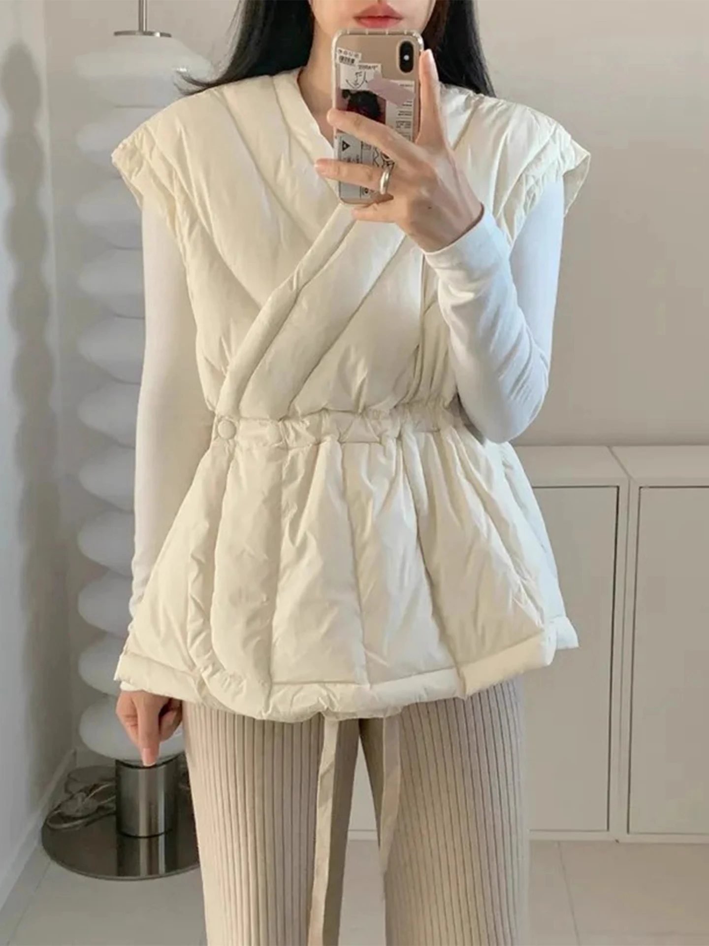 Женский хлопковый жилет с перекрестным V-образным вырезом и пуговицами, верхняя одежда, новинка зимы, универсальный топ со сборками, дизайн Sensation Faionable
Женский хлопковый жилет с перекрестным V-образным вырезом и пуговицами, верхняя одежда, новинка зимы, универсальный топ со сборками, дизайн Sensation Faionable