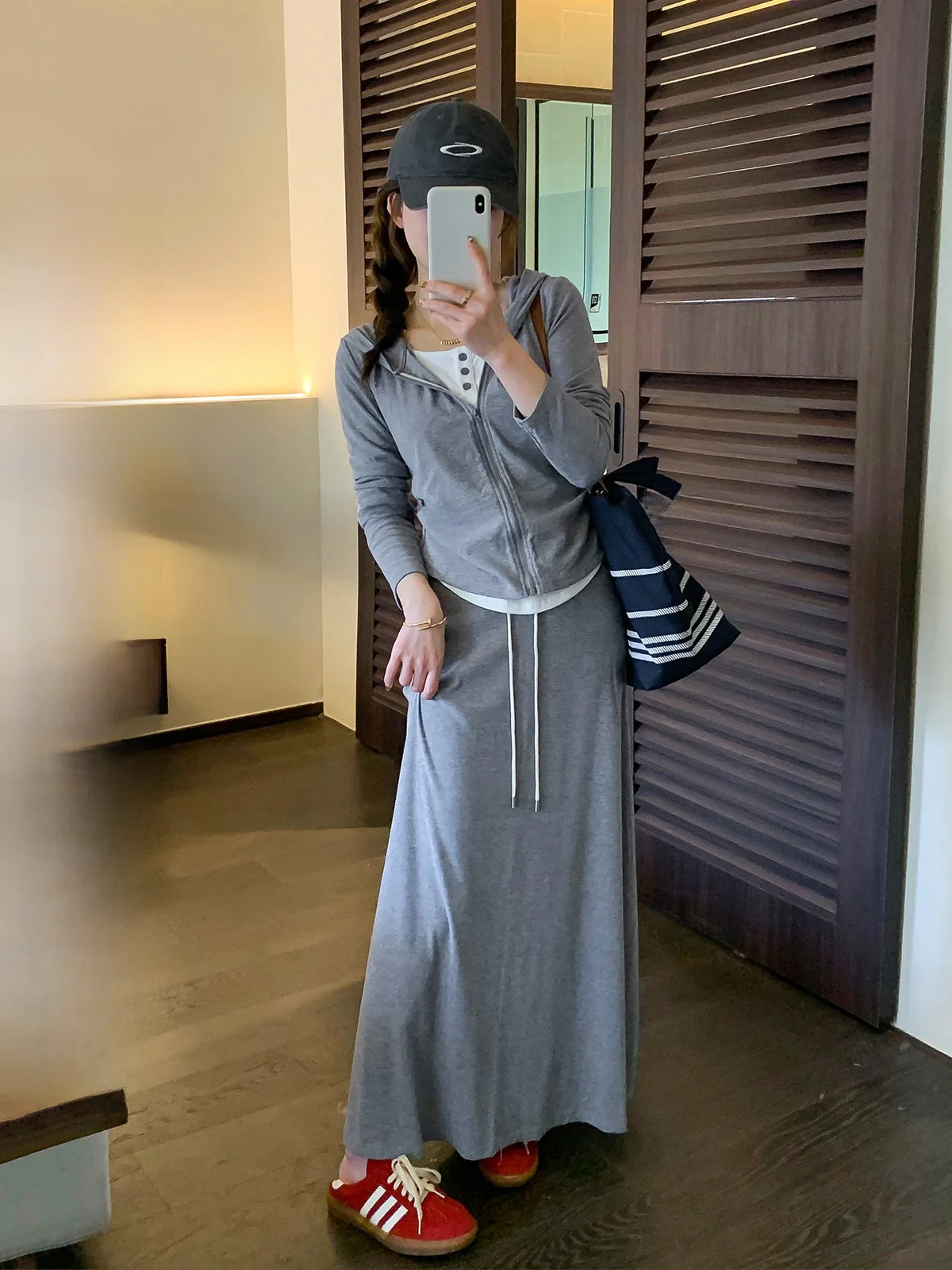 Fashionable Love Devil Fish Women's Spring 2026 Zipper Hoodie Halter Neck Long Skirt Two-Piece Set High Waist Straight Leg Pants
Fashionable Love Devil Fish Women's Spring 2026 Zipper Hoodie Halter Neck Long Skirt Two-Piece Set High Waist Straight Leg Pants