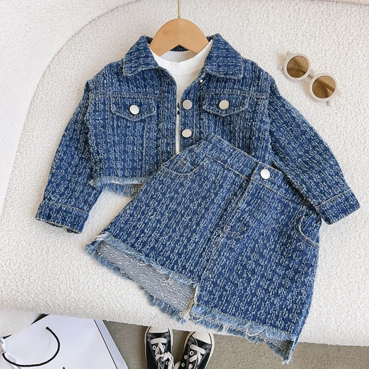 Spring and Autumn Girls' Set New College Style Children's Fragrant Style Cowboy Coat Short Skirt Two Piece Set
Spring and Autumn Girls' Set New College Style Children's Fragrant Style Cowboy Coat Short Skirt Two Piece Set