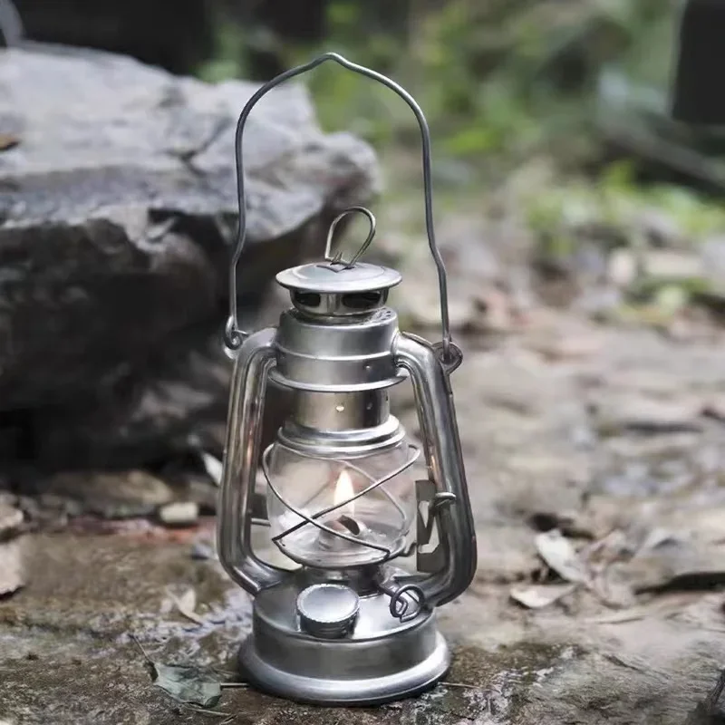 Retro Portable Black Kerosene Lamp Old Horse Lamp Mast Lamp Decorative Oil Handheld Lamp Outdoor Camping Lamp Fast Drop Shipping
Retro Portable Black Kerosene Lamp Old Horse Lamp Mast Lamp Decorative Oil Handheld Lamp Outdoor Camping Lamp Fast Drop Shipping