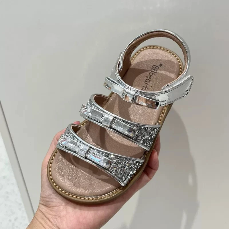 Little Girls Metallic Leather Sandals with Cute Bow 2026 New Summer Kids Beach Sandals Non-slip Simple Princess Party Dress Up
Little Girls Metallic Leather Sandals with Cute Bow 2026 New Summer Kids Beach Sandals Non-slip Simple Princess Party Dress Up