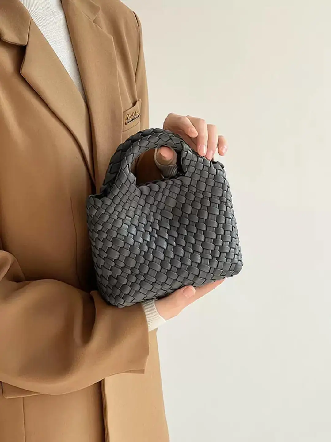Handwoven Pure Leather oulder Bag Basket ape Cute Sle Women's Handbag Soft Fabric Magnetic Bule Closure
Handwoven Pure Leather oulder Bag Basket ape Cute Sle Women's Handbag Soft Fabric Magnetic Bule Closure