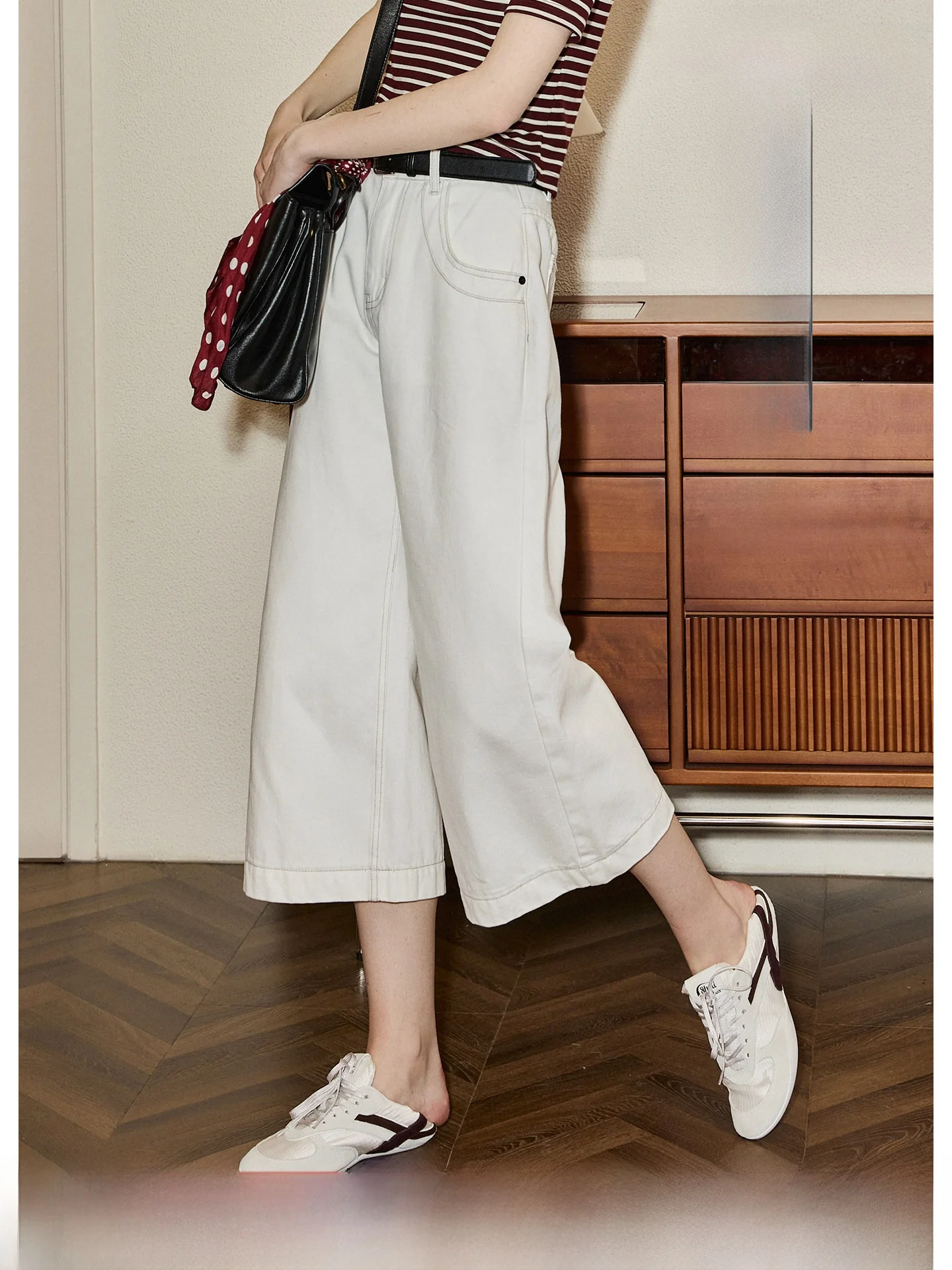 KUHNMARVIN Pure Cotton White Washed Denim Jeans Women's Casual Straight Leg Jeans Summer New Style Nine Points Jeans
KUHNMARVIN Pure Cotton White Washed Denim Jeans Women's Casual Straight Leg Jeans Summer New Style Nine Points Jeans