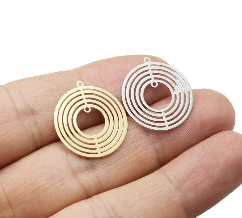 20pcs Round Circle Charm, Brass Sun Charm, Round Connector, Earring Findings, 21.8x20mm, Jewelry Supplies -RP309
20pcs Round Circle Charm, Brass Sun Charm, Round Connector, Earring Findings, 21.8x20mm, Jewelry Supplies -RP309