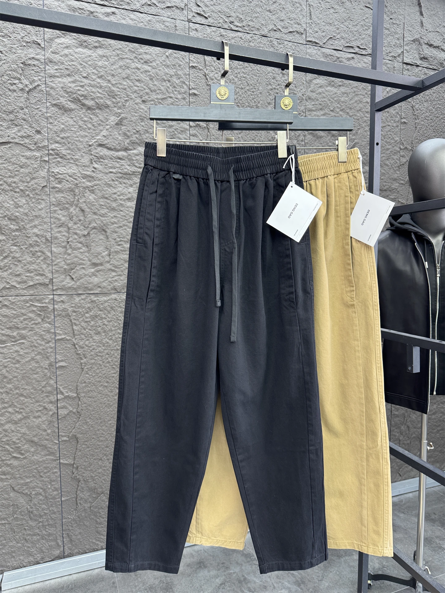 Svip Men's Casual Cotton Work Pants Comfortable Loose Straight Leg Pants Pure Color Autumn Seasonal Leisure Trousers
Svip Men's Casual Cotton Work Pants Comfortable Loose Straight Leg Pants Pure Color Autumn Seasonal Leisure Trousers