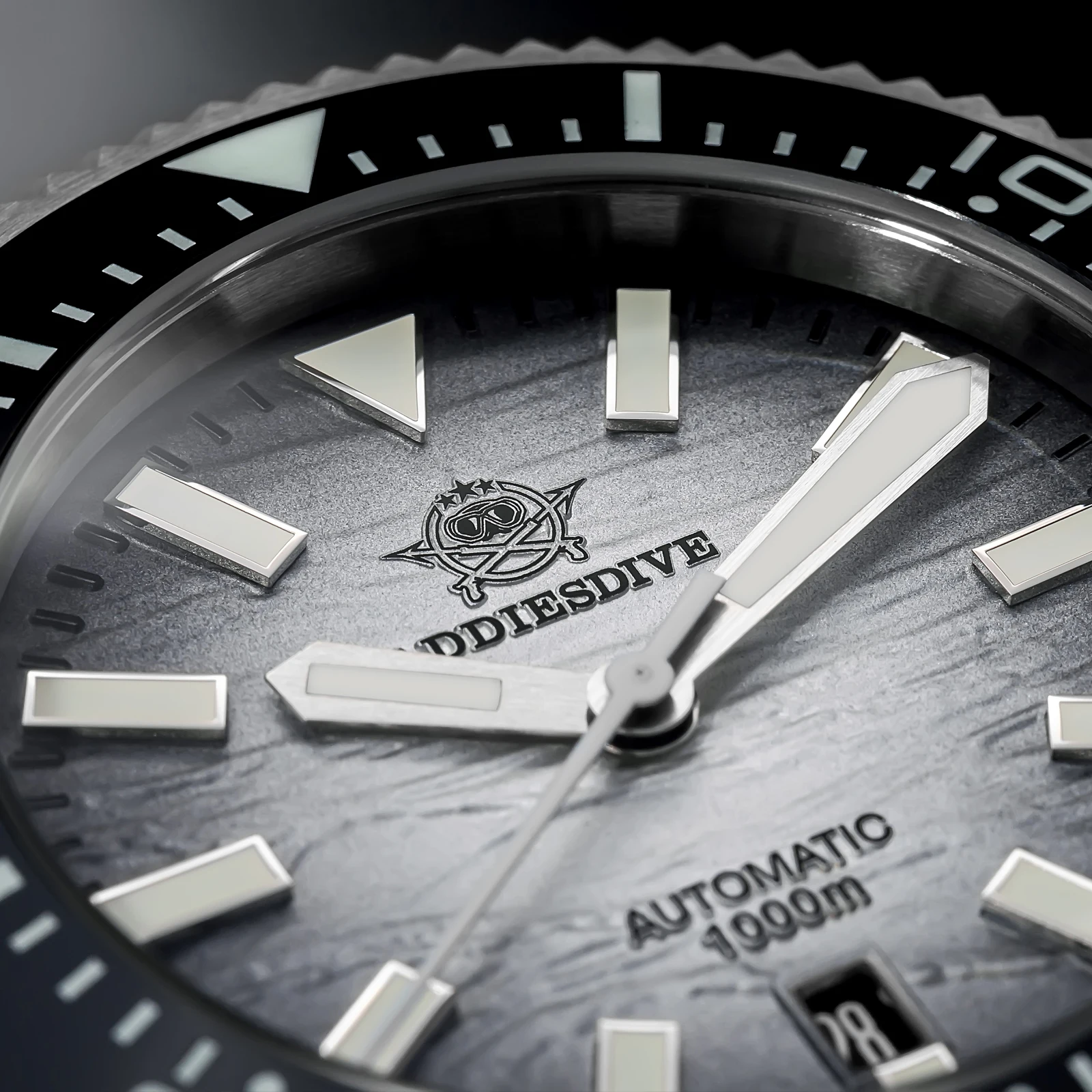 Мужские механические часы ADDIESDIVE с водонепроницаемостью до 1000 м, сапфировым стеклом, синим суперлюминесцентным керамическим безелем и корпусом из нержавеющей стали 316L
Мужские механические часы ADDIESDIVE с водонепроницаемостью до 1000 м, сапфировым стеклом, синим суперлюминесцентным керамическим безелем и корпусом из нержавеющей стали 316L