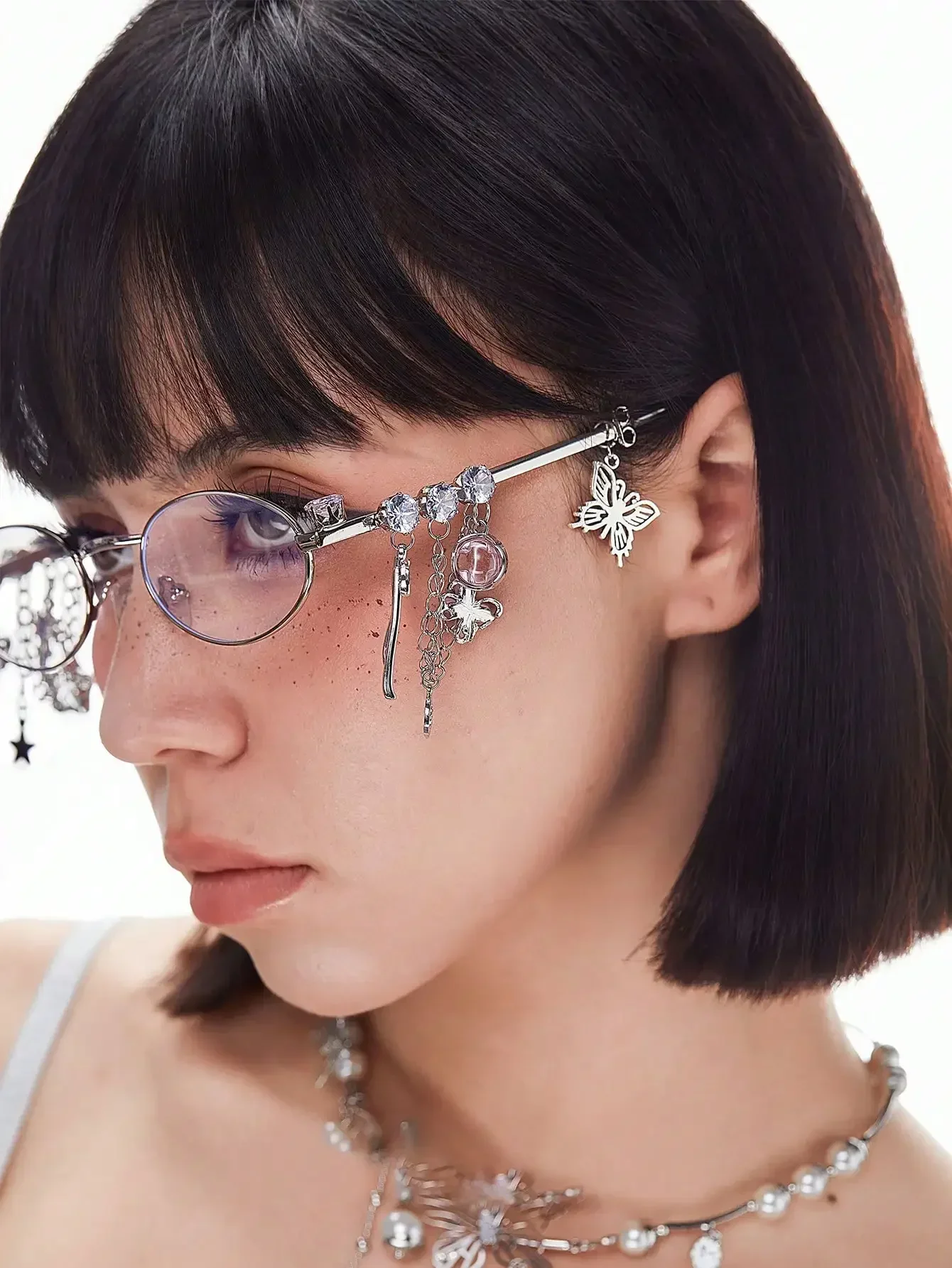 1pc Oval Shaped Metal Fashion Glasses, Luxurious Rhinestone Inlaid Butterfly Heart Star Pendant, Y2K Personalized Versatile Stre
1pc Oval Shaped Metal Fashion Glasses, Luxurious Rhinestone Inlaid Butterfly Heart Star Pendant, Y2K Personalized Versatile Stre