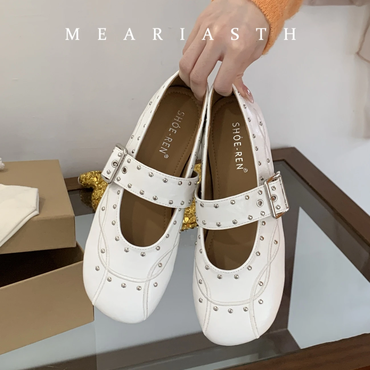 Soft Leather Ballet Flats for Women Fashion Metal Rivets Decorated Mary Jane Shoes Elegant Belt Buckle Designer loafers Shoes
Soft Leather Ballet Flats for Women Fashion Metal Rivets Decorated Mary Jane Shoes Elegant Belt Buckle Designer loafers Shoes