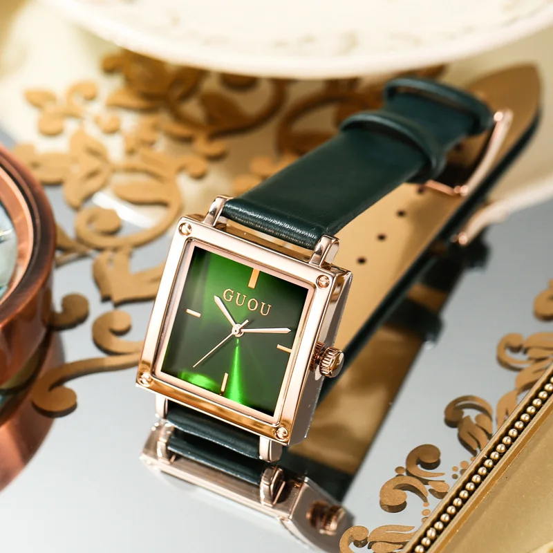 Новые женские часы квадратной формы, стильные и элегантные, с кожаным ремешком, компактные и универсальные, простой кварцевый механизм.
Новые женские часы квадратной формы, стильные и элегантные, с кожаным ремешком, компактные и универсальные, простой кварцевый механизм.